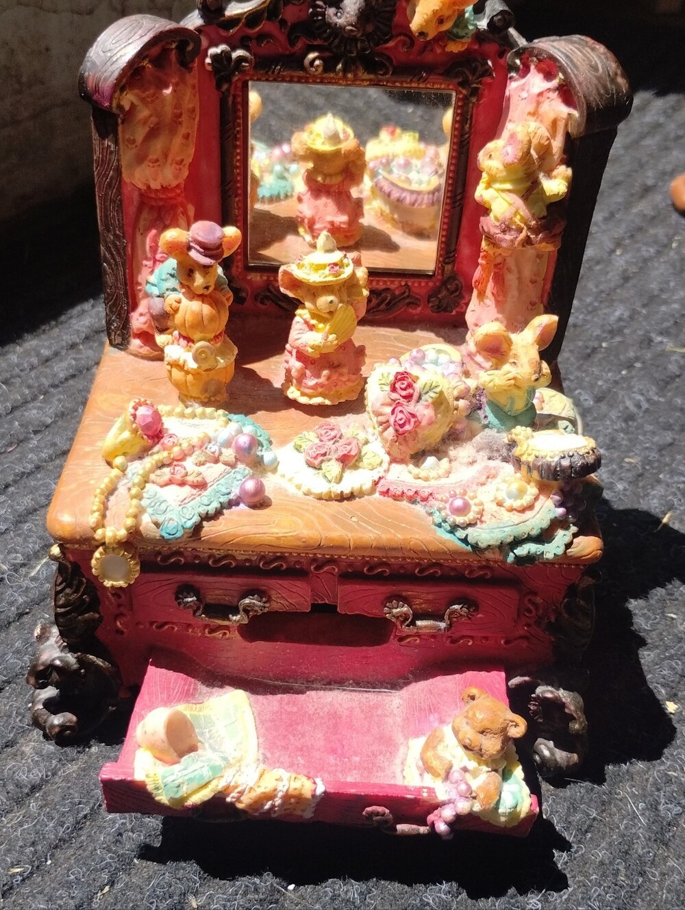 Mice On Dresser Animated Musical Figurine Music Box Classic Treasures. VINTAGE